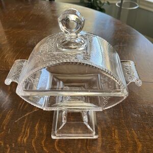 Vintage Indiana glass clear glass candy dish with lid.